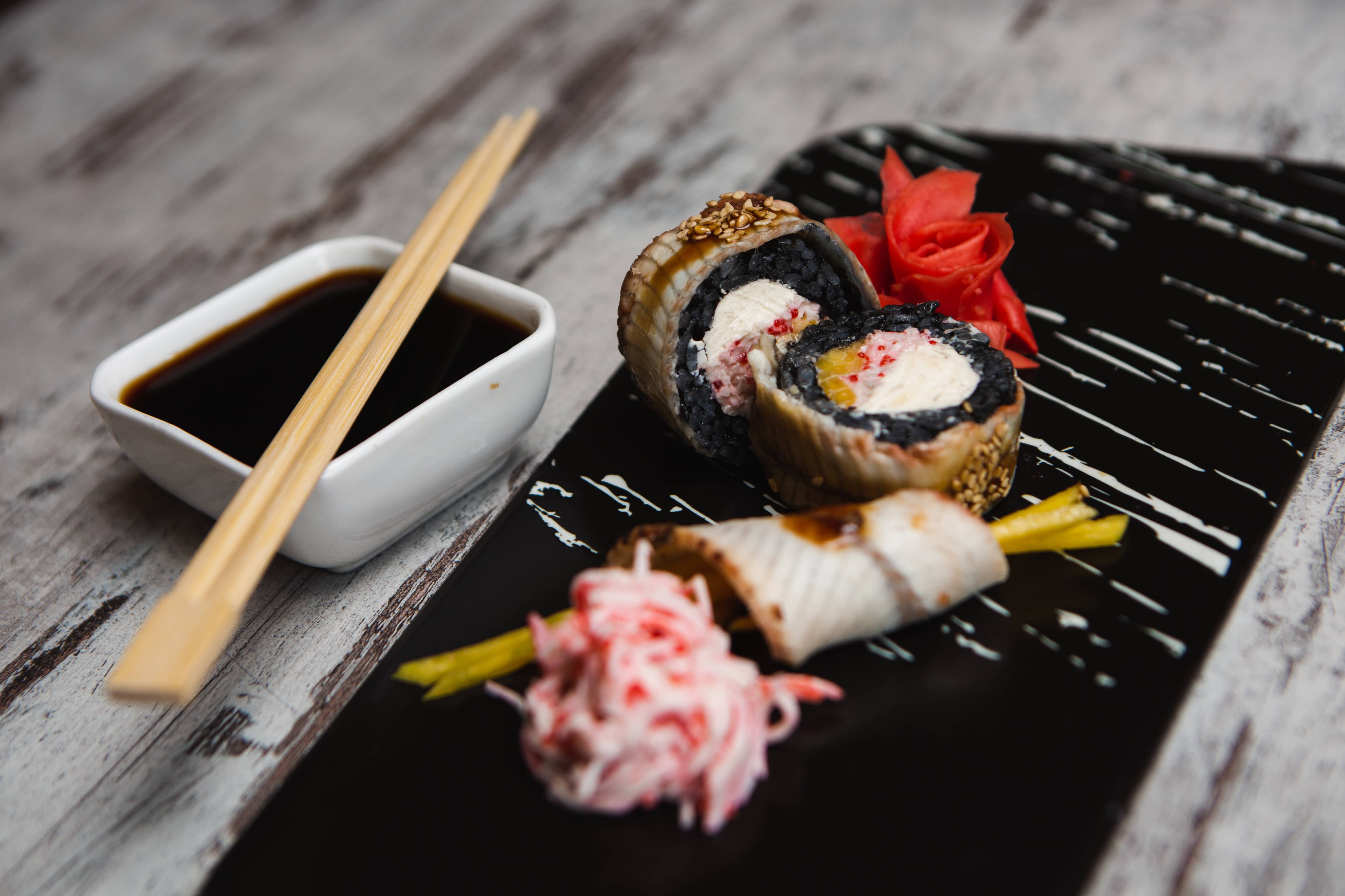 Почему к суши подают васаби и имбирь фото4